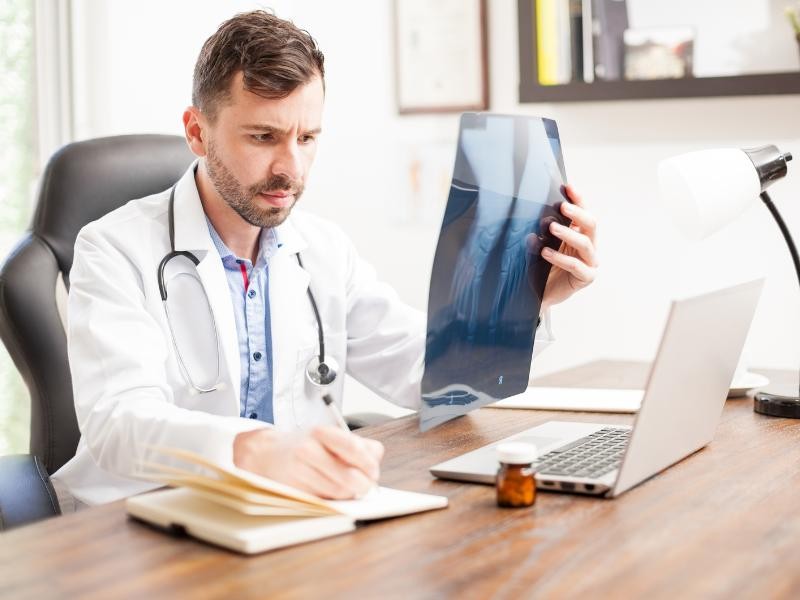 Consulta com ortopedista na UltraCare